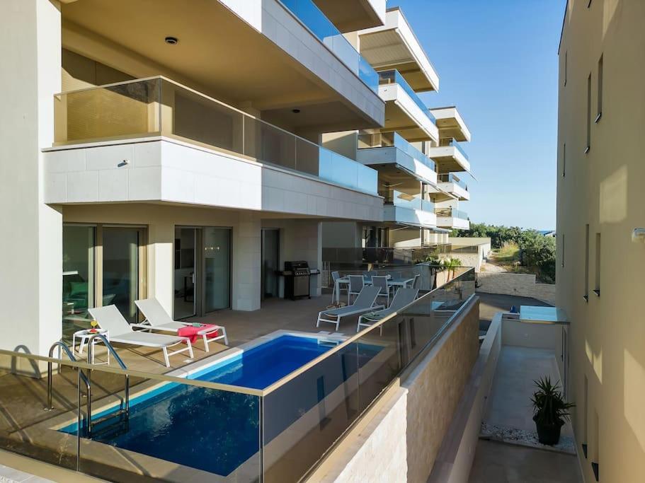 Apartman Delux With Private Pool - Makarska Exklusiv Tučepi Екстериор снимка