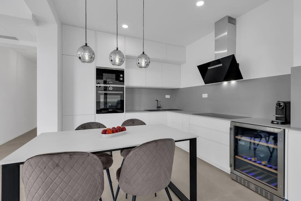 Apartman Delux With Private Pool - Makarska Exklusiv Tučepi Екстериор снимка