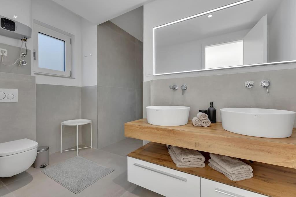 Apartman Delux With Private Pool - Makarska Exklusiv Tučepi Екстериор снимка