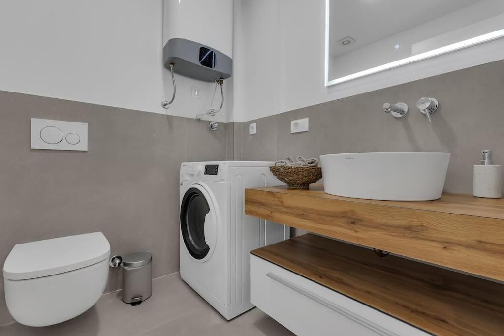 Apartman Delux With Private Pool - Makarska Exklusiv Tučepi Екстериор снимка