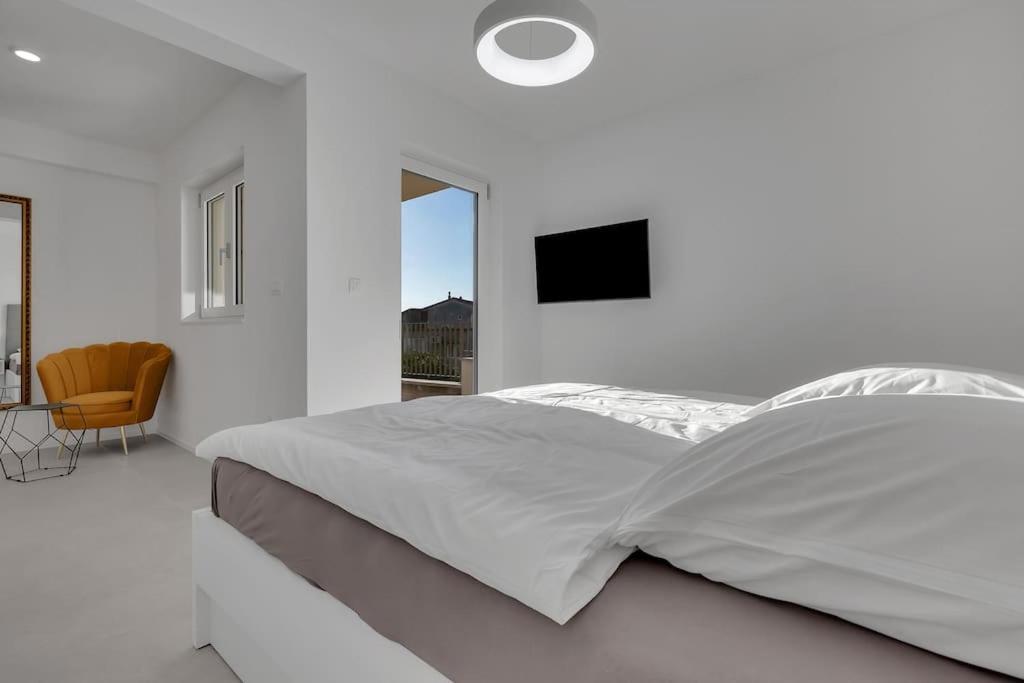 Apartman Delux With Private Pool - Makarska Exklusiv Tučepi Екстериор снимка