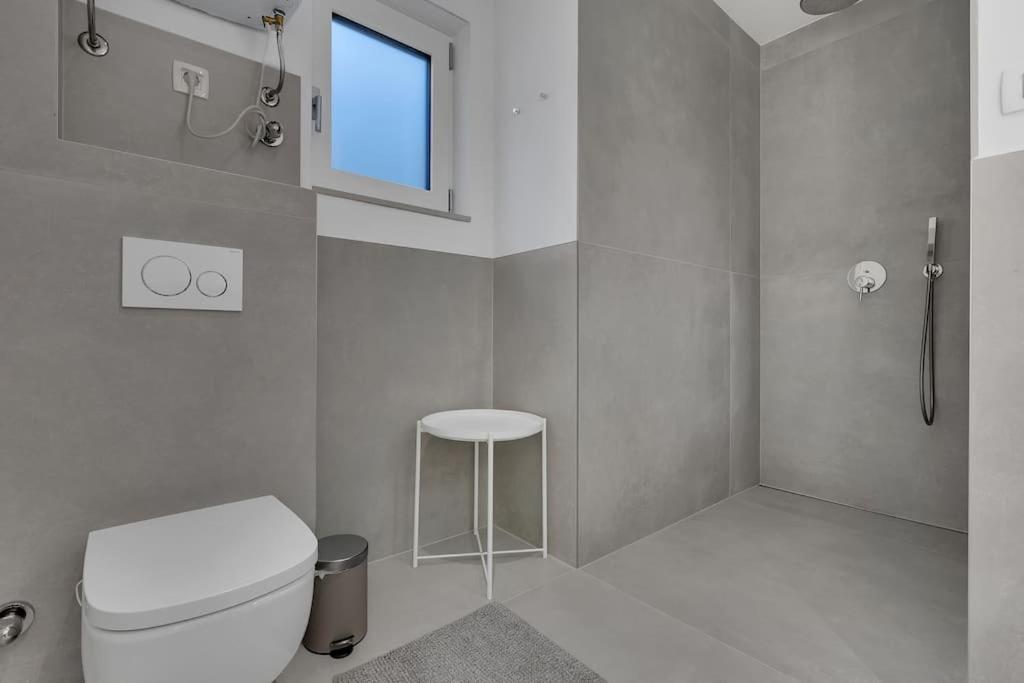 Apartman Delux With Private Pool - Makarska Exklusiv Tučepi Екстериор снимка
