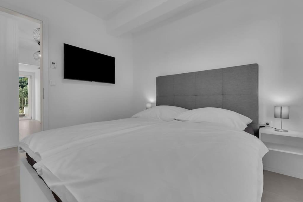 Apartman Delux With Private Pool - Makarska Exklusiv Tučepi Екстериор снимка