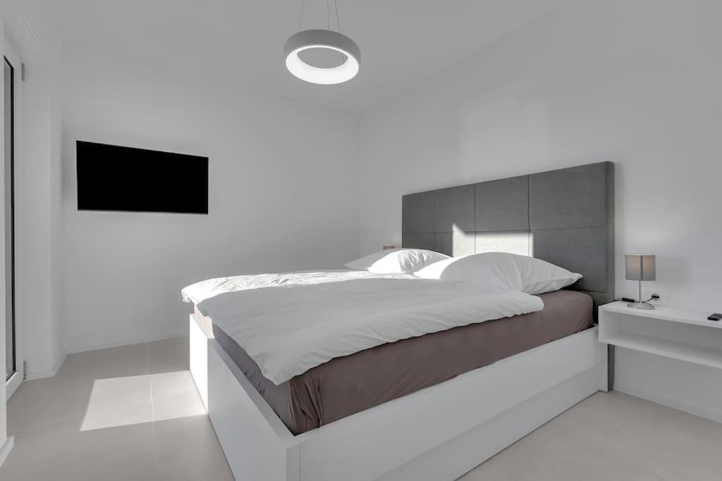 Apartman Delux With Private Pool - Makarska Exklusiv Tučepi Екстериор снимка