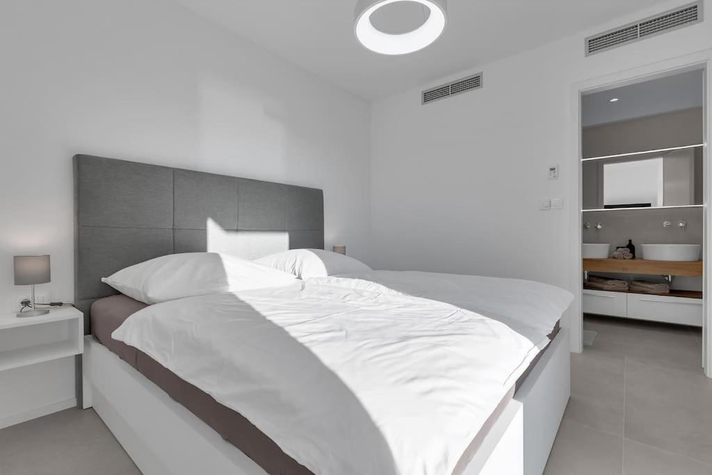 Apartman Delux With Private Pool - Makarska Exklusiv Tučepi Екстериор снимка
